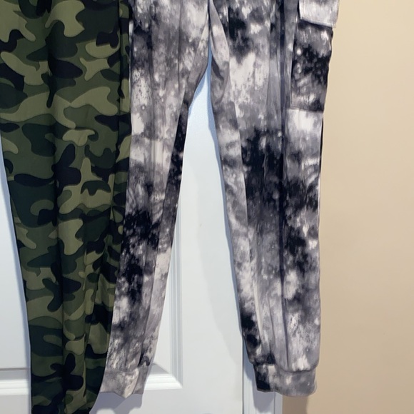 ✨ 2 Camo & Tie Dye Joggers ✨ - Picture 5 of 9